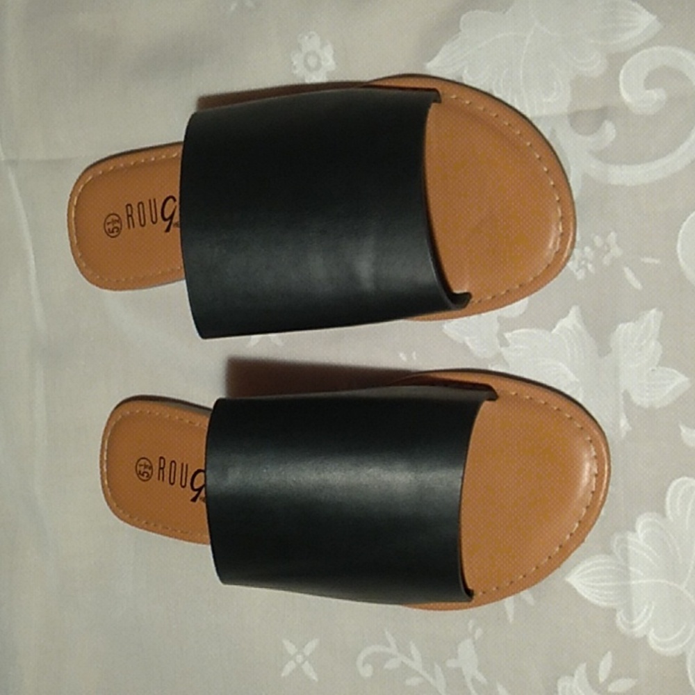 Rouge Helium women's low heel slippers / slides black & tan size 5.5 Pre-owned.